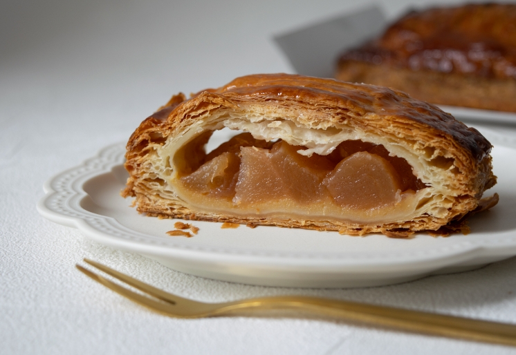 長さ約36センチのロングアップルパイ！！ル・スゥブランの青森県産　紅玉のアップルパイ